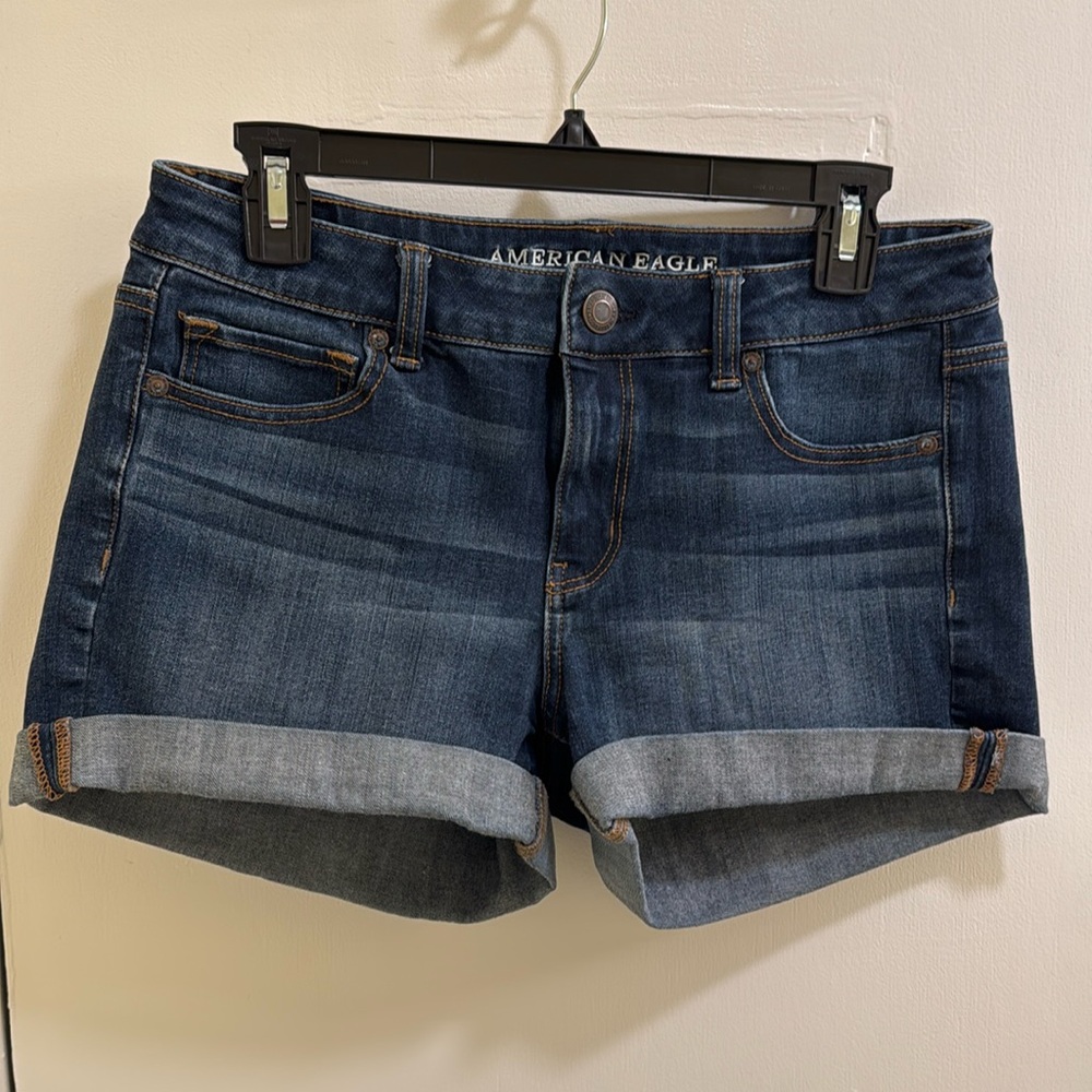 EUC AEO/American Eagle Denim X4 mid-rise shorts size 10, 3”
